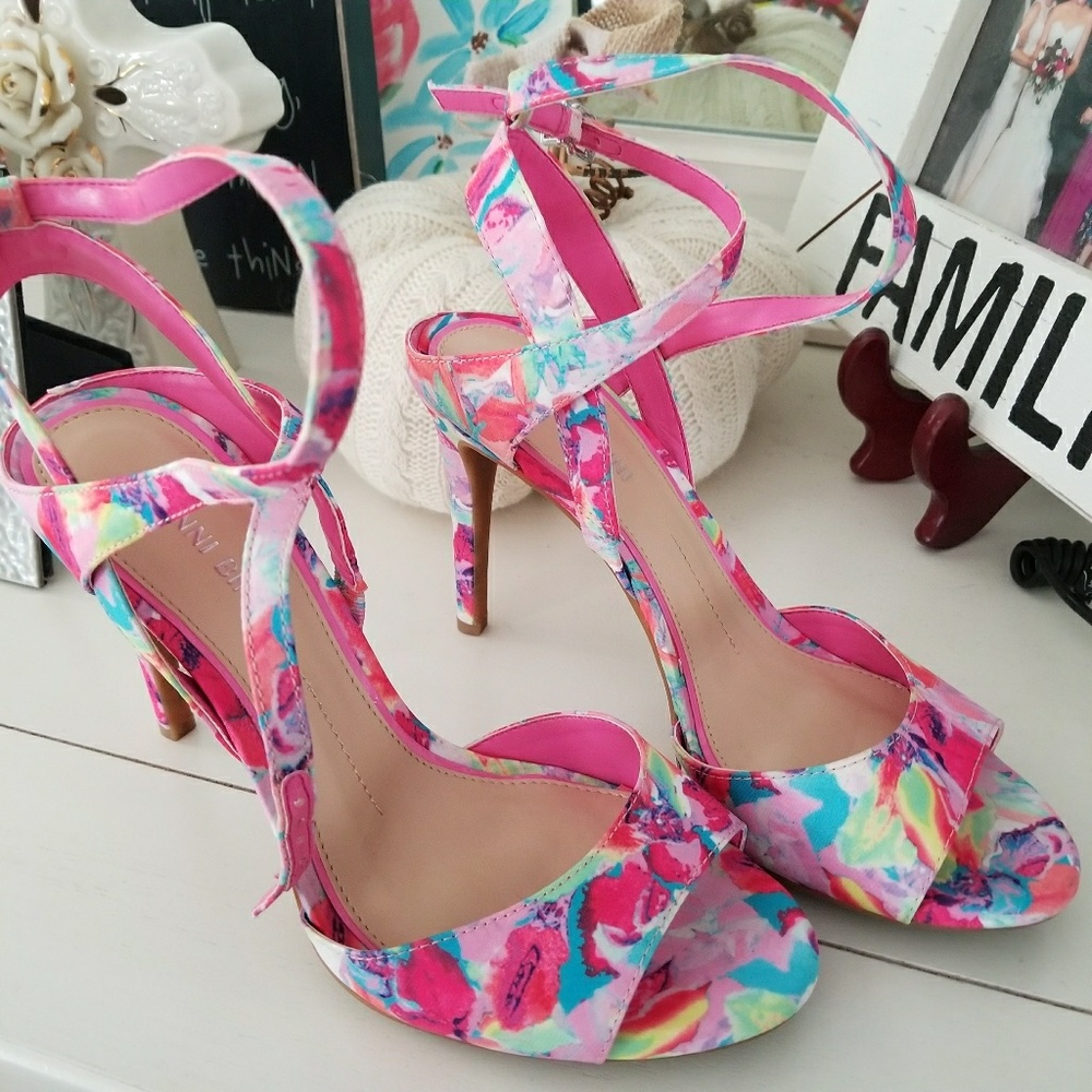 Gianni Bini ankle strap spring shoes beautiful.